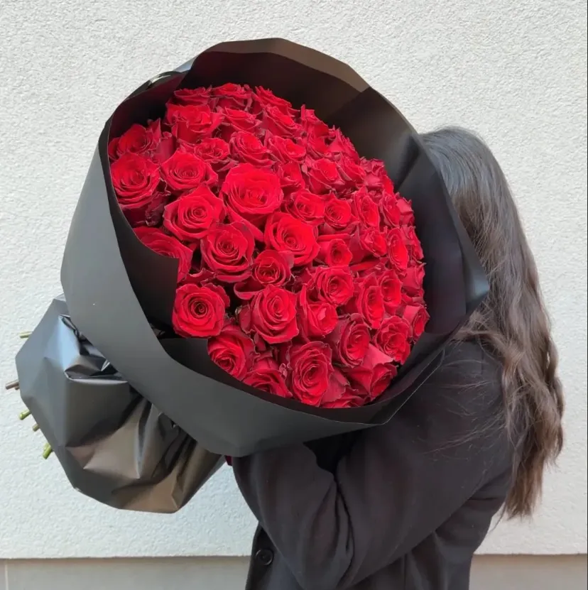 "Scarlet Midnight" Bouquet (15)